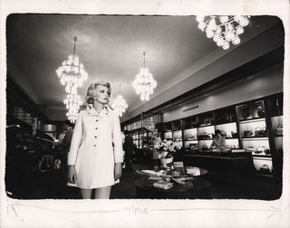 Minnie and Moskowitz Original 1971 U.S. Production Photo Alternate Image