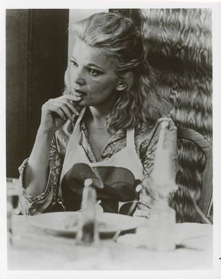 A Woman Under the Influence Original 1974 U.S. Press Kit Alternate Image