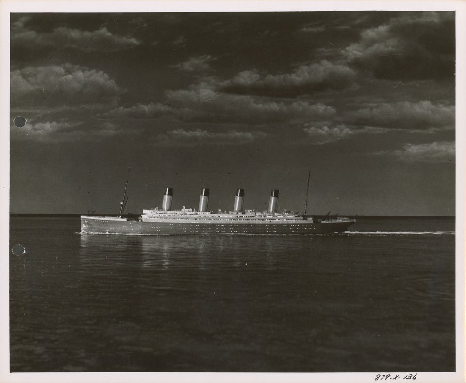Titanic Original 1953 U.S. Keybook Photo Set of 15