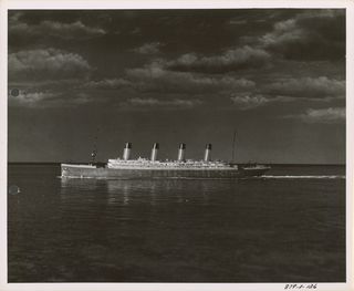 Titanic Original 1953 U.S. Keybook Photo Set of 15 Alternate Image