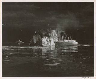 Titanic Original 1953 U.S. Keybook Photo Set of 15 Alternate Image